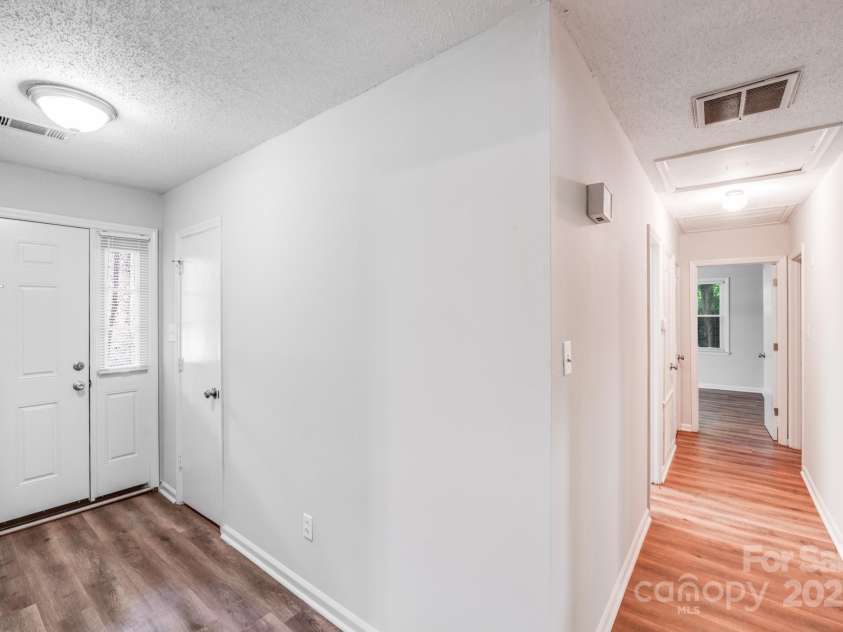 6513 Old Post Road, Charlotte, NC 28212.  MLS# CAR4274978, YatesRealty ID 23642. 