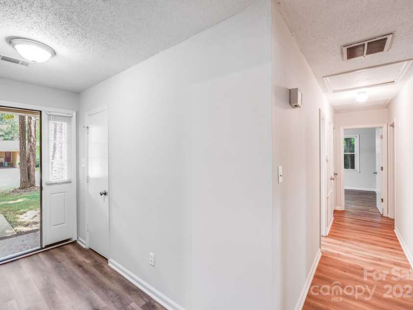 6513 Old Post Road, Charlotte, NC 28212.  MLS# CAR4274978, YatesRealty ID 23642. 