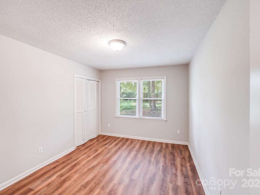6513 Old Post Road, Charlotte, NC 28212.  MLS# CAR4274978, YatesRealty ID 23642. 