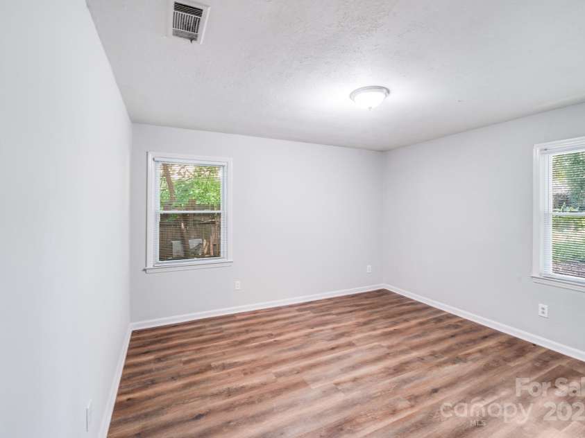 6513 Old Post Road, Charlotte, NC 28212.  MLS# CAR4274978, YatesRealty ID 23642. 