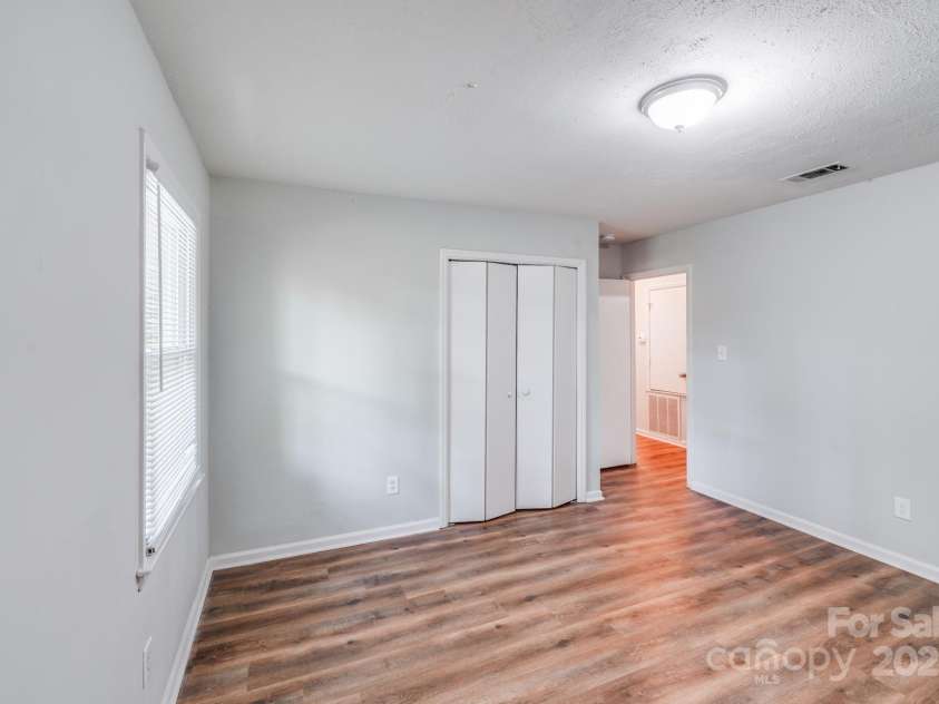 6513 Old Post Road, Charlotte, NC 28212.  MLS# CAR4274978, YatesRealty ID 23642. 