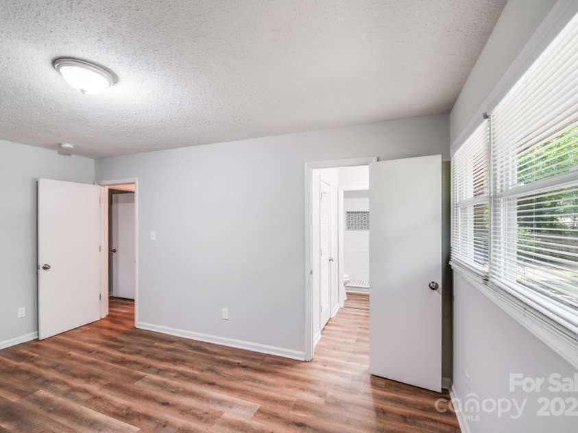 6513 Old Post Road, Charlotte, NC 28212.  MLS# CAR4274978, YatesRealty ID 23642. 