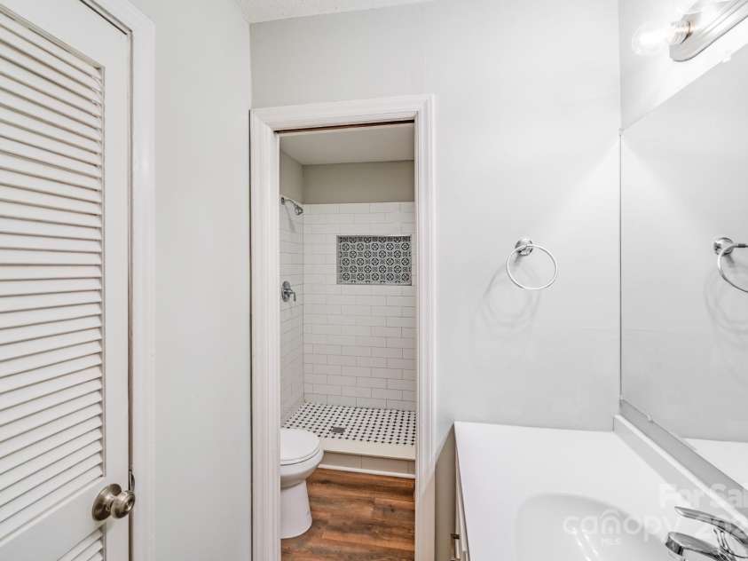 6513 Old Post Road, Charlotte, NC 28212.  MLS# CAR4274978, YatesRealty ID 23642. 