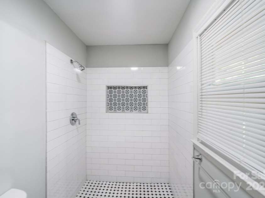 6513 Old Post Road, Charlotte, NC 28212.  MLS# CAR4274978, YatesRealty ID 23642. 