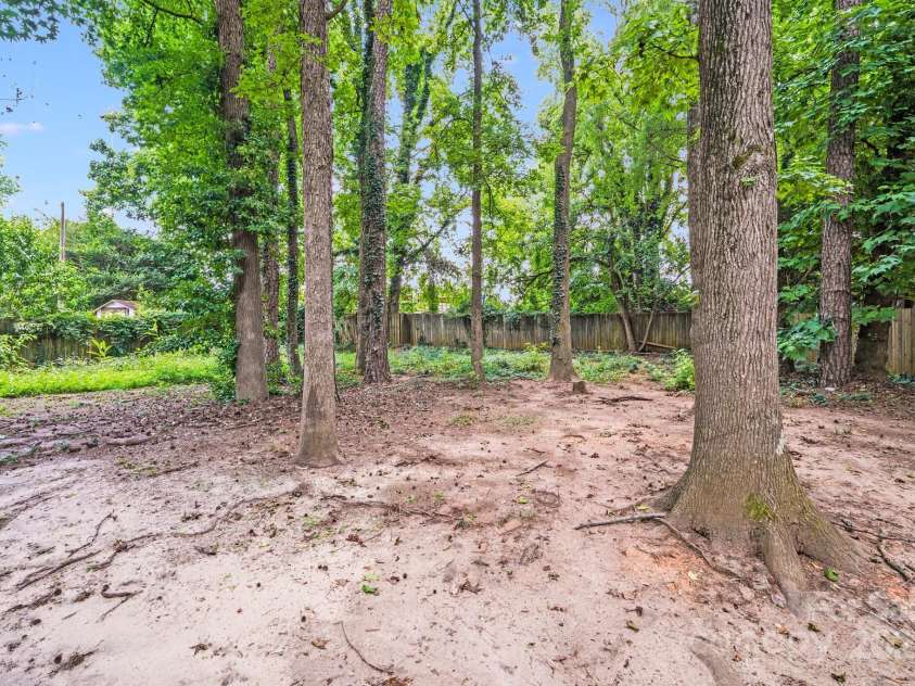 6513 Old Post Road, Charlotte, NC 28212.  MLS# CAR4274978, YatesRealty ID 23642. 