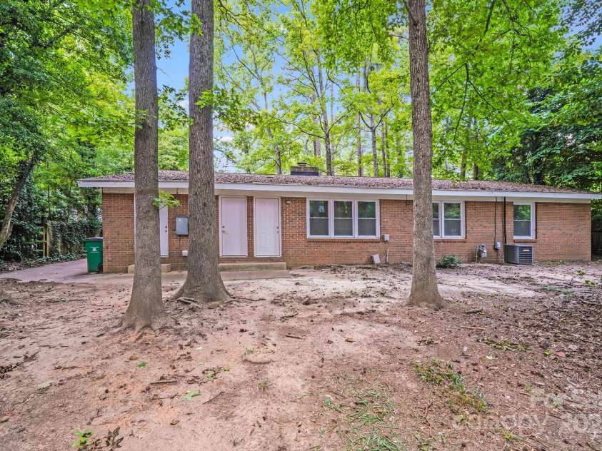6513 Old Post Road, Charlotte, NC 28212.  MLS# CAR4274978, YatesRealty ID 23642. 