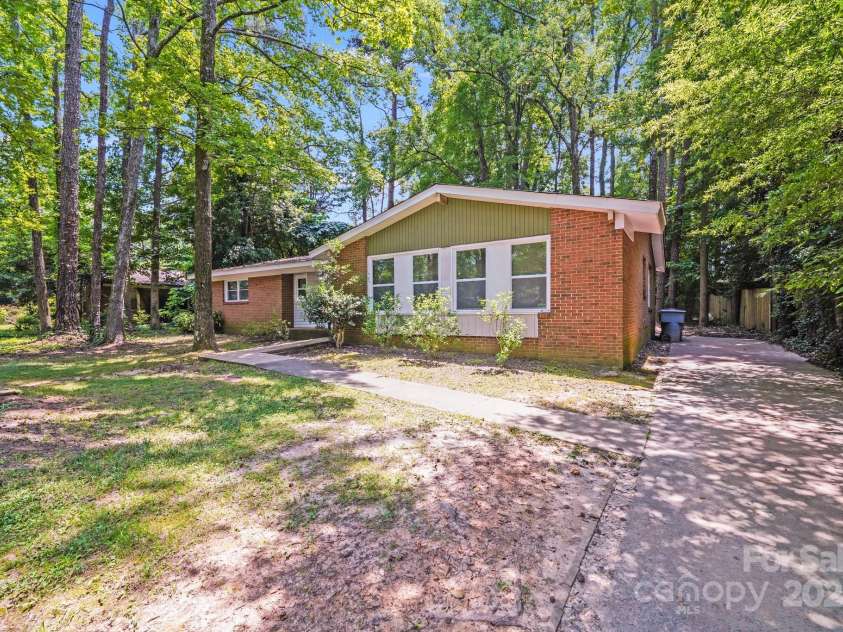 6513 Old Post Road, Charlotte, NC 28212.  MLS# CAR4274978, YatesRealty ID 23642. 