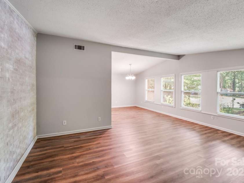 6513 Old Post Road, Charlotte, NC 28212.  MLS# CAR4274978, YatesRealty ID 23642. 