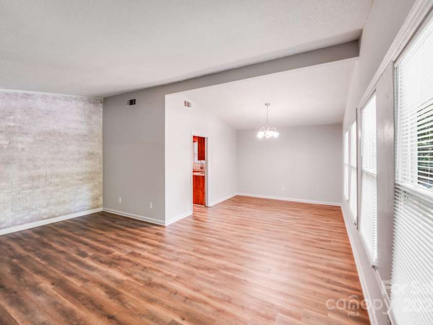 6513 Old Post Road, Charlotte, NC 28212.  MLS# CAR4274978, YatesRealty ID 23642. 