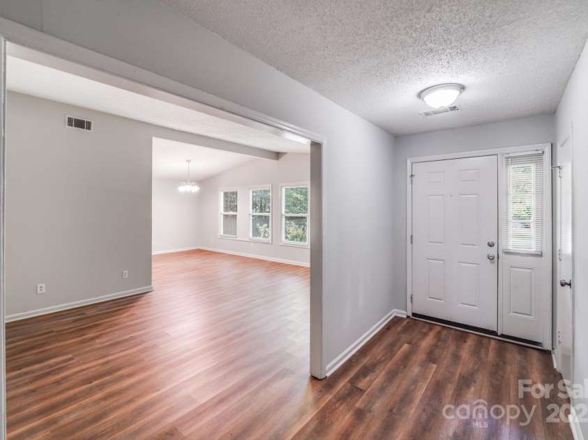 6513 Old Post Road, Charlotte, NC 28212.  MLS# CAR4274978, YatesRealty ID 23642. 