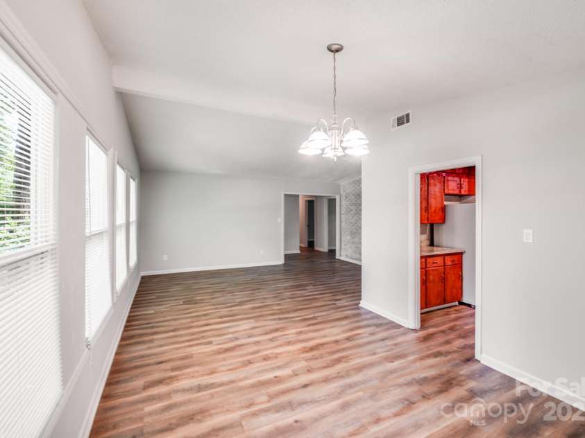 6513 Old Post Road, Charlotte, NC 28212.  MLS# CAR4274978, YatesRealty ID 23642. 