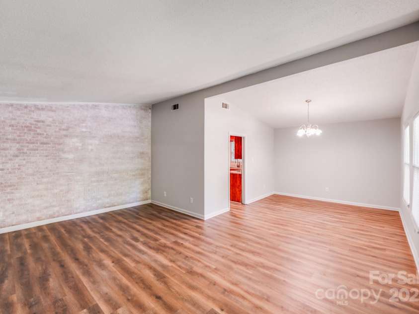 6513 Old Post Road, Charlotte, NC 28212.  MLS# CAR4274978, YatesRealty ID 23642. 