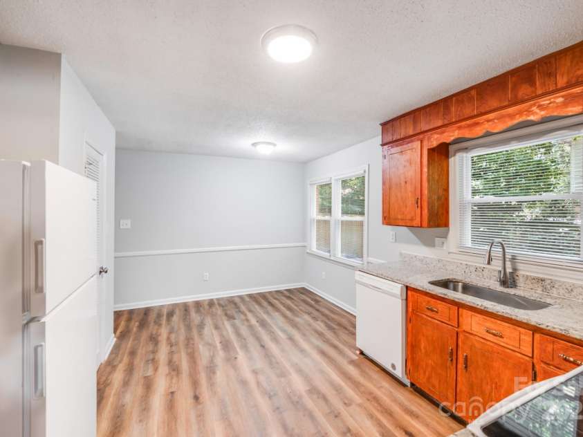 6513 Old Post Road, Charlotte, NC 28212.  MLS# CAR4274978, YatesRealty ID 23642. 