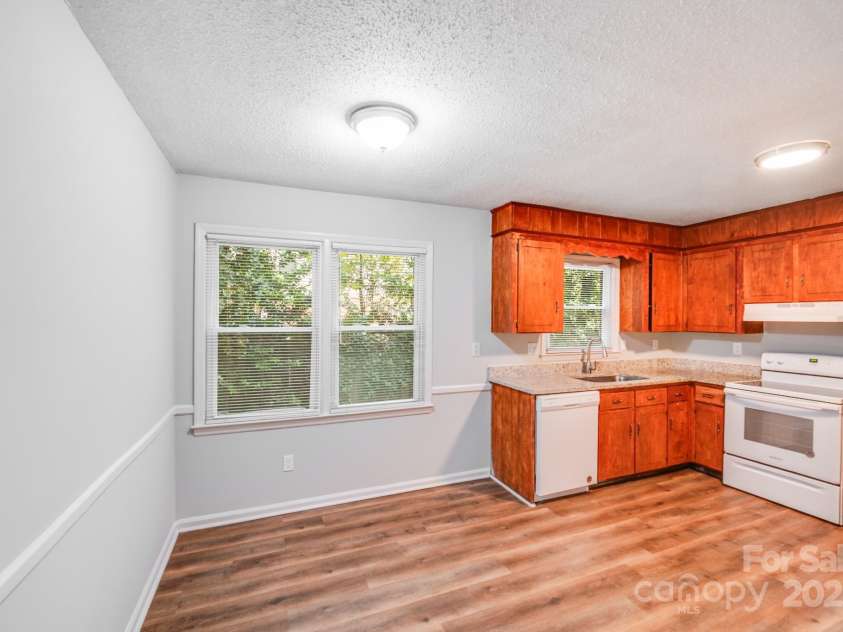 6513 Old Post Road, Charlotte, NC 28212.  MLS# CAR4274978, YatesRealty ID 23642. 
