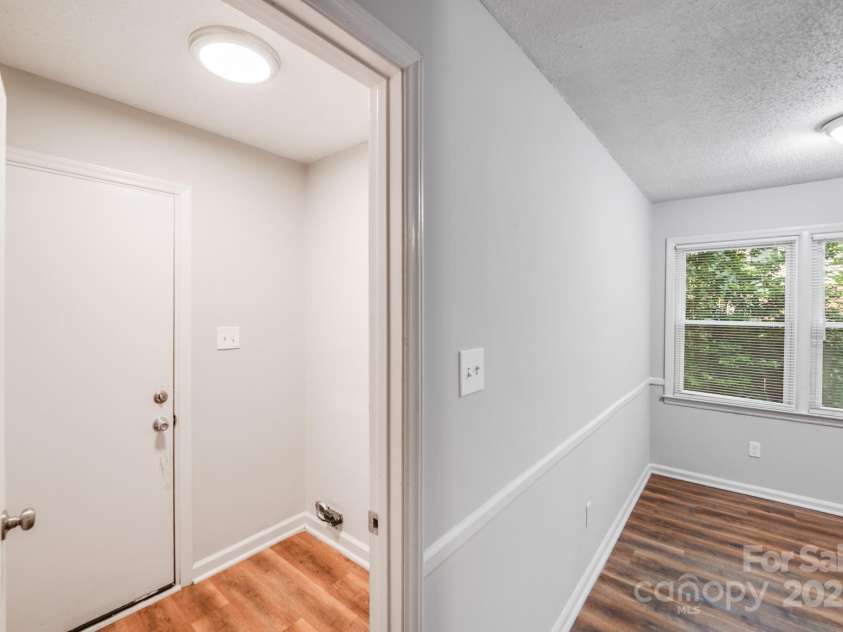6513 Old Post Road, Charlotte, NC 28212.  MLS# CAR4274978, YatesRealty ID 23642. 