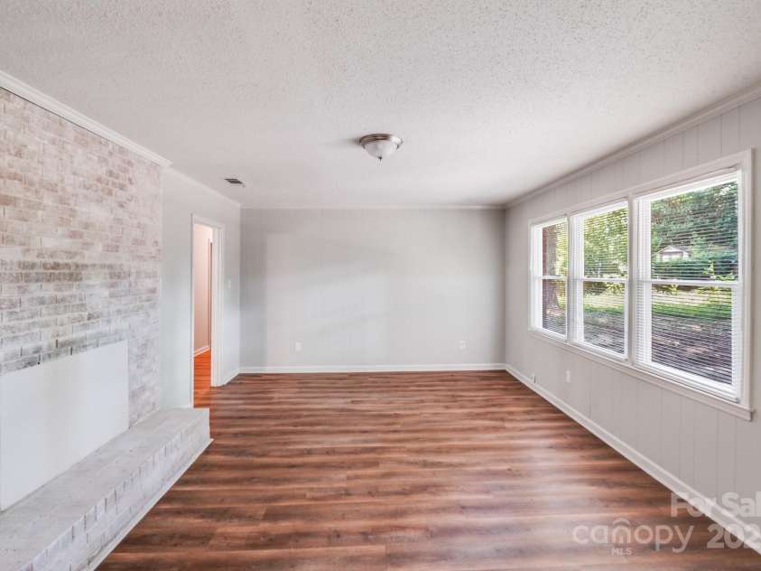 6513 Old Post Road, Charlotte, NC 28212.  MLS# CAR4274978, YatesRealty ID 23642. 