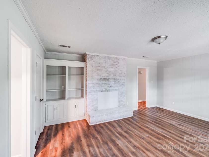 6513 Old Post Road, Charlotte, NC 28212.  MLS# CAR4274978, YatesRealty ID 23642. 