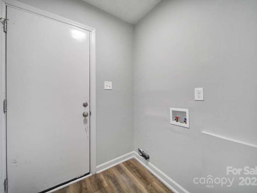 6513 old post Road, Charlotte, NC 28212.  MLS# CAR4320928, YatesRealty ID 23642. 