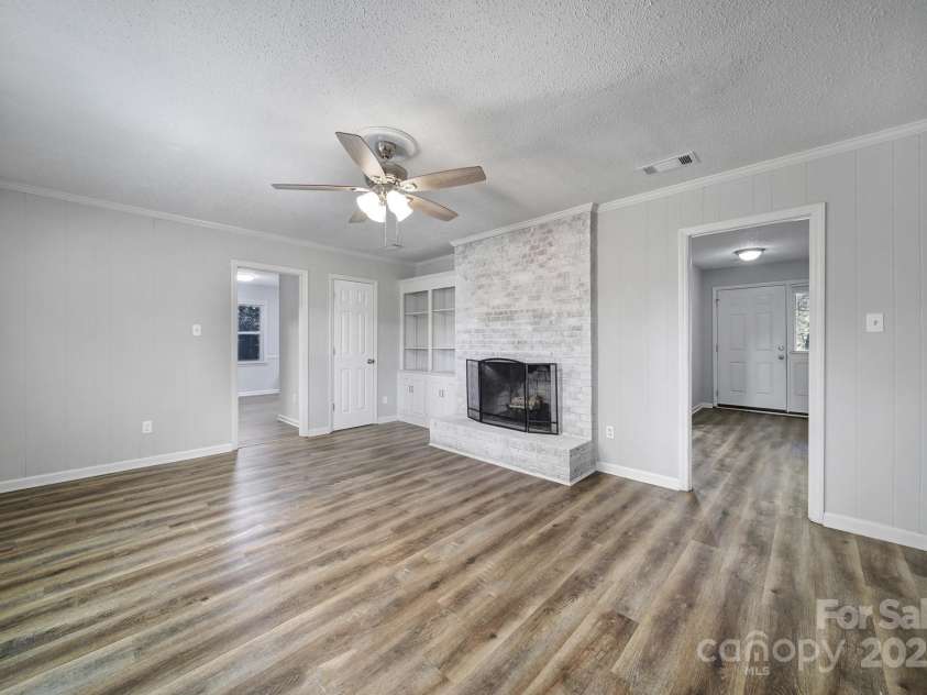 6513 old post Road, Charlotte, NC 28212.  MLS# CAR4320928, YatesRealty ID 23642. 