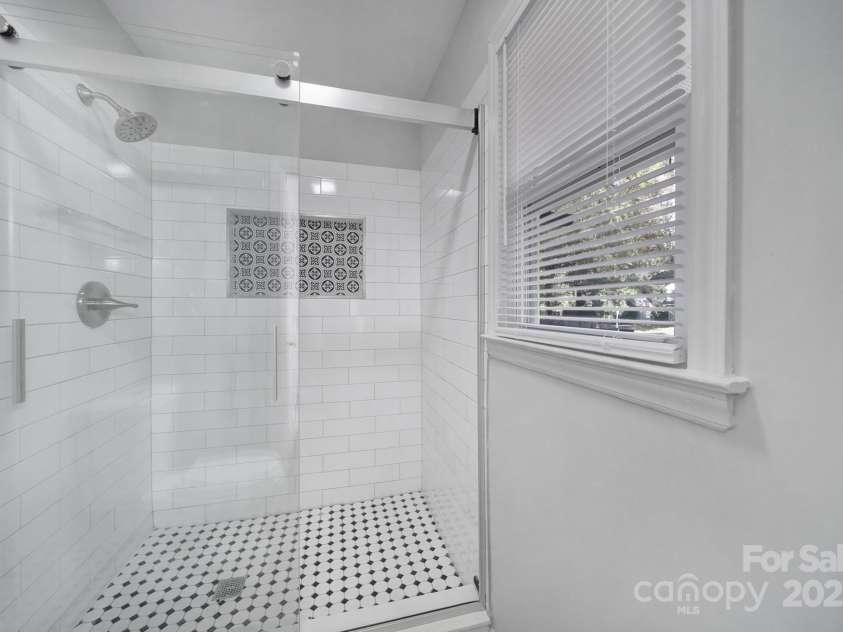 6513 old post Road, Charlotte, NC 28212.  MLS# CAR4320928, YatesRealty ID 23642. 