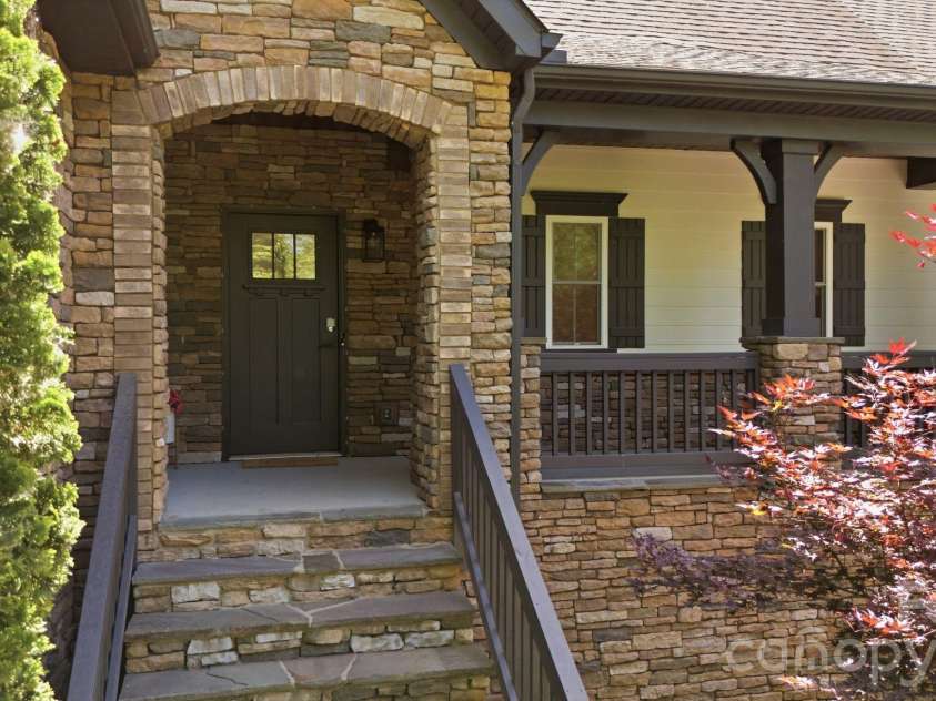 221 Logan Crossing Drive, Davidson, NC 28036.  MLS# CAR4376883, YatesRealty ID 23645. 