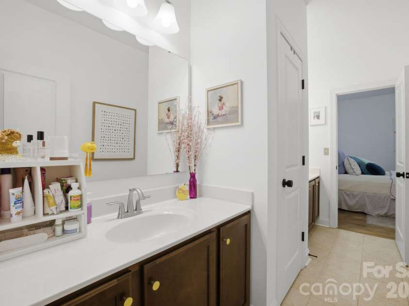 221 Logan Crossing Drive, Davidson, NC 28036.  MLS# CAR4376883, YatesRealty ID 23645. 