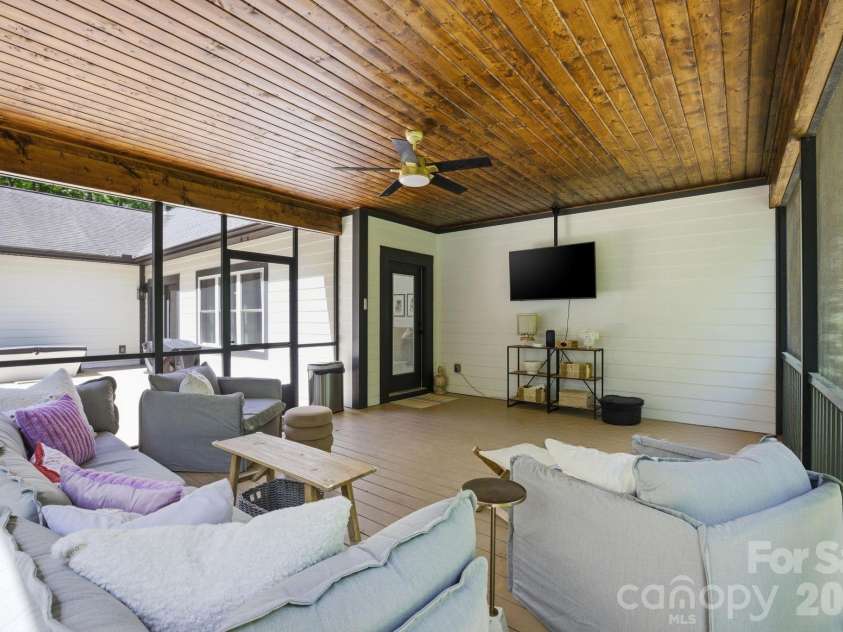 221 Logan Crossing Drive, Davidson, NC 28036.  MLS# CAR4376883, YatesRealty ID 23645. 