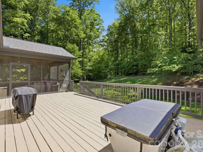 221 Logan Crossing Drive, Davidson, NC 28036.  MLS# CAR4376883, YatesRealty ID 23645. 