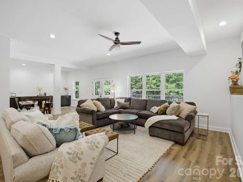 221 Logan Crossing Drive, Davidson, NC 28036.  MLS# CAR4376883, YatesRealty ID 23645. 