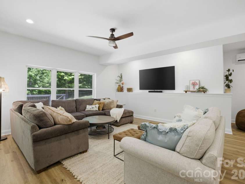 221 Logan Crossing Drive, Davidson, NC 28036.  MLS# CAR4376883, YatesRealty ID 23645. 