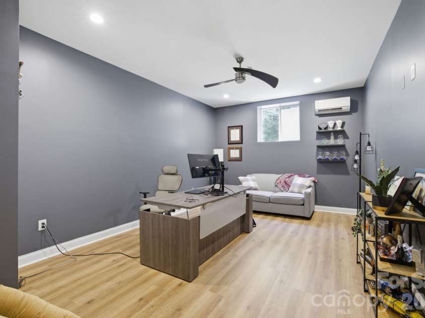 221 Logan Crossing Drive, Davidson, NC 28036.  MLS# CAR4376883, YatesRealty ID 23645. 