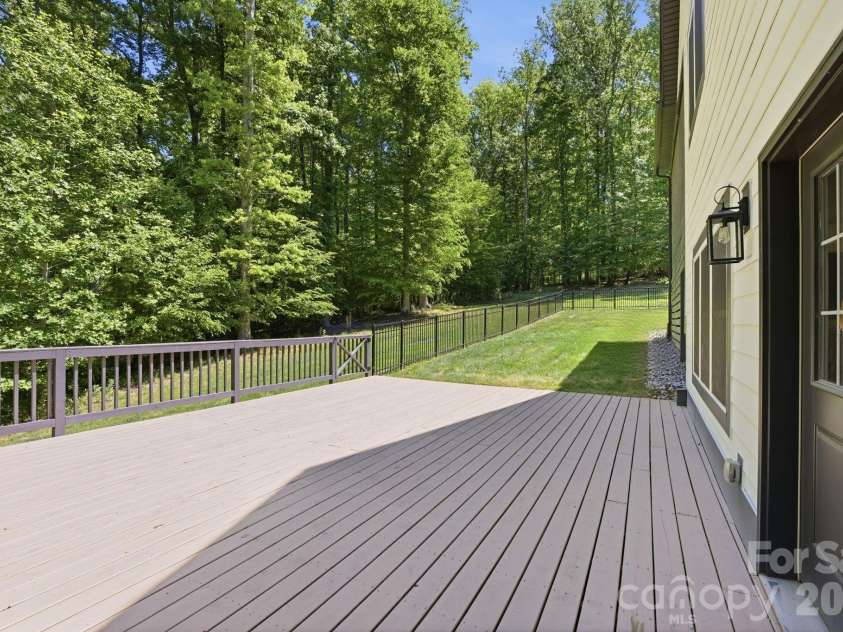 221 Logan Crossing Drive, Davidson, NC 28036.  MLS# CAR4376883, YatesRealty ID 23645. 