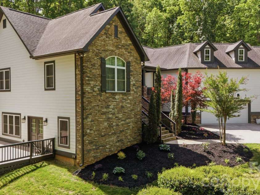 221 Logan Crossing Drive, Davidson, NC 28036.  MLS# CAR4376883, YatesRealty ID 23645. 