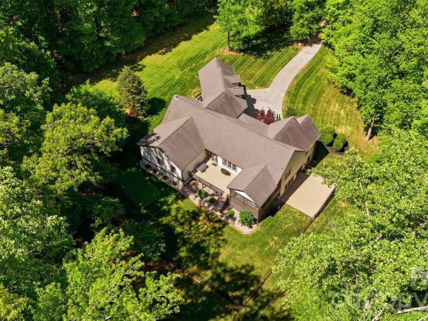 221 Logan Crossing Drive, Davidson, NC 28036.  MLS# CAR4376883, YatesRealty ID 23645. 