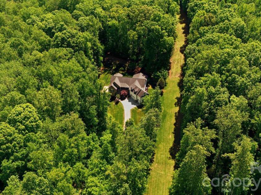 221 Logan Crossing Drive, Davidson, NC 28036.  MLS# CAR4376883, YatesRealty ID 23645. 