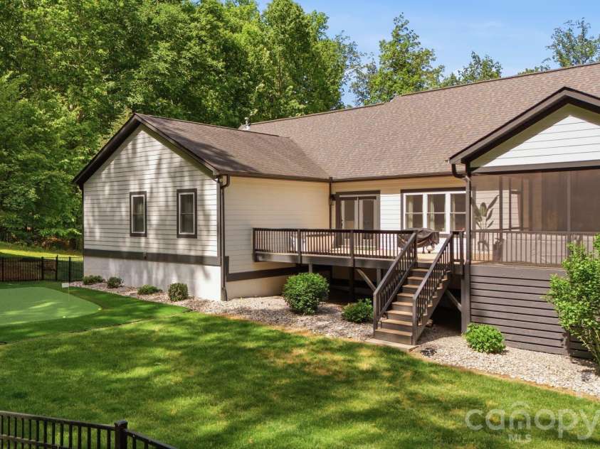 221 Logan Crossing Drive, Davidson, NC 28036.  MLS# CAR4376883, YatesRealty ID 23645. 