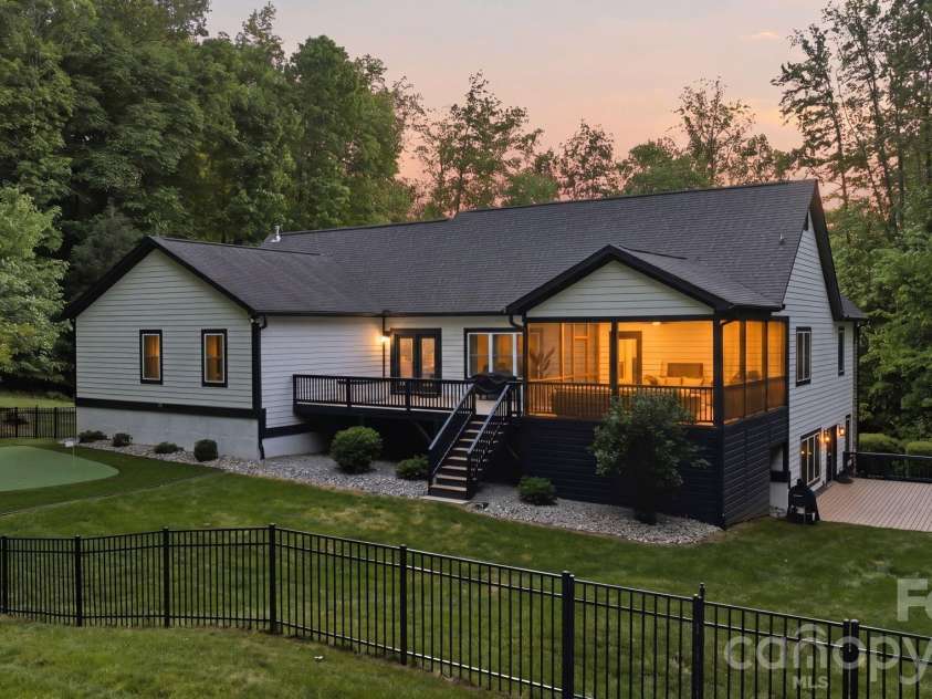 221 Logan Crossing Drive, Davidson, NC 28036.  MLS# CAR4376883, YatesRealty ID 23645. 