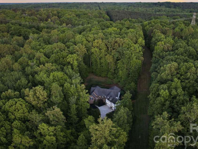 221 Logan Crossing Drive, Davidson, NC 28036.  MLS# CAR4376883, YatesRealty ID 23645. 