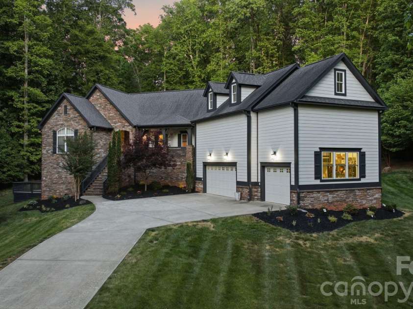 221 Logan Crossing Drive, Davidson, NC 28036.  MLS# CAR4376883, YatesRealty ID 23645. 