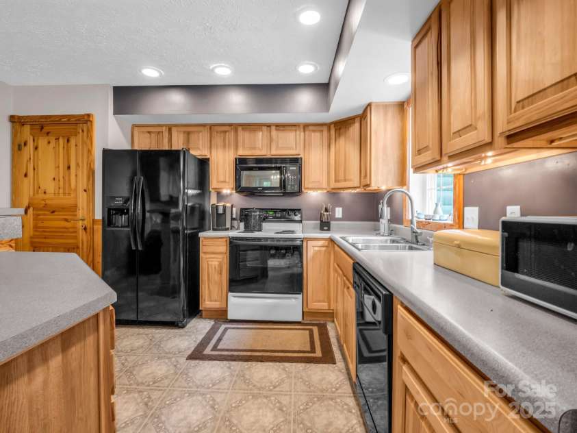 621 Cherryfield Creek, Brevard, NC 28712.  MLS# CAR4269516, YatesRealty ID 23646. 