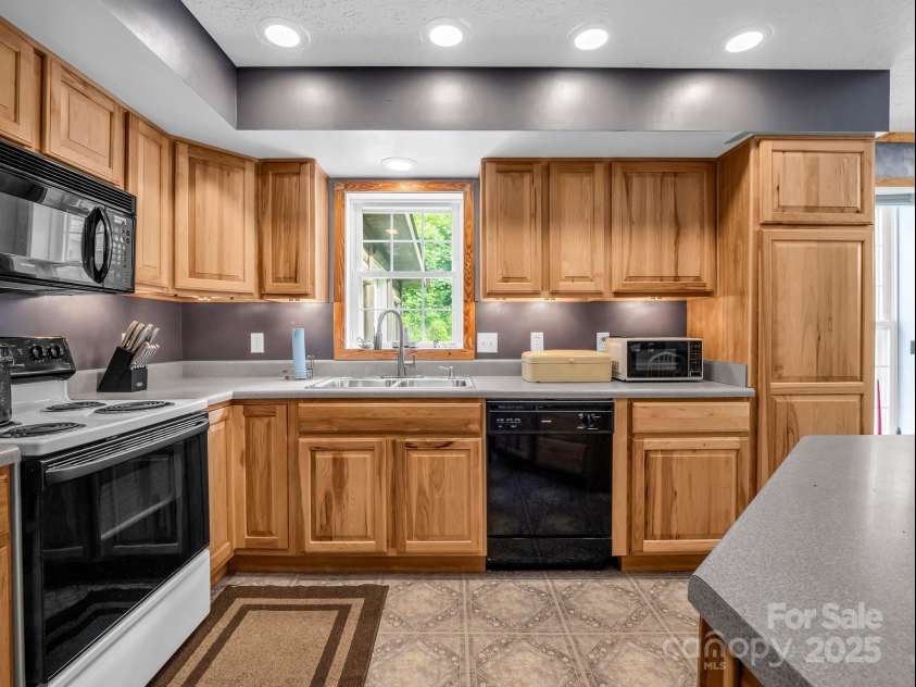 621 Cherryfield Creek, Brevard, NC 28712.  MLS# CAR4269516, YatesRealty ID 23646. 