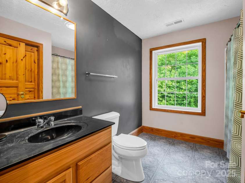 621 Cherryfield Creek, Brevard, NC 28712.  MLS# CAR4269516, YatesRealty ID 23646. Hall Bath