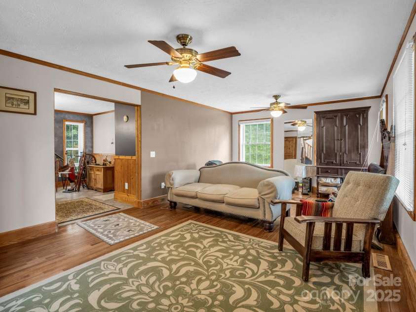 621 Cherryfield Creek, Brevard, NC 28712.  MLS# CAR4269516, YatesRealty ID 23646. Living Room