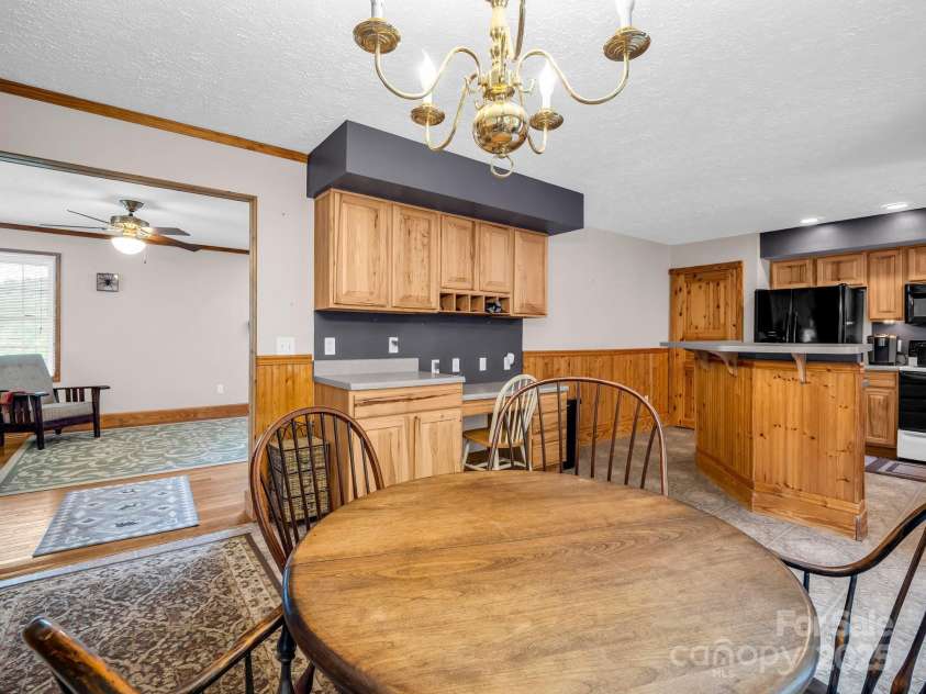 621 Cherryfield Creek, Brevard, NC 28712.  MLS# CAR4269516, YatesRealty ID 23646. Open Dining/Kitchen