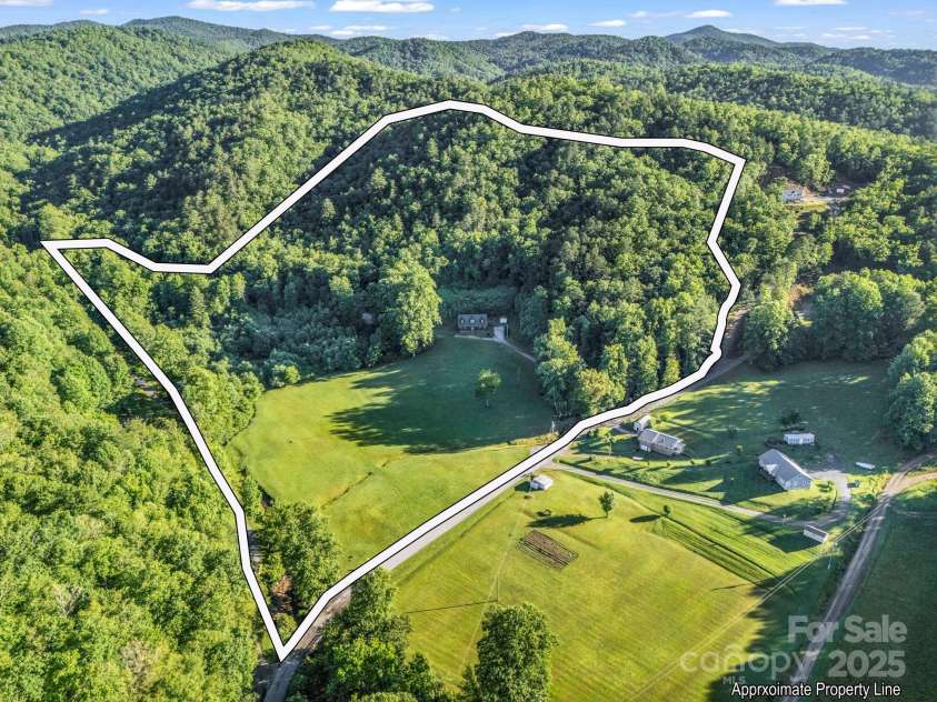 621 Cherryfield Creek, Brevard, NC 28712.  MLS# CAR4269516, YatesRealty ID 23646. Property Outline