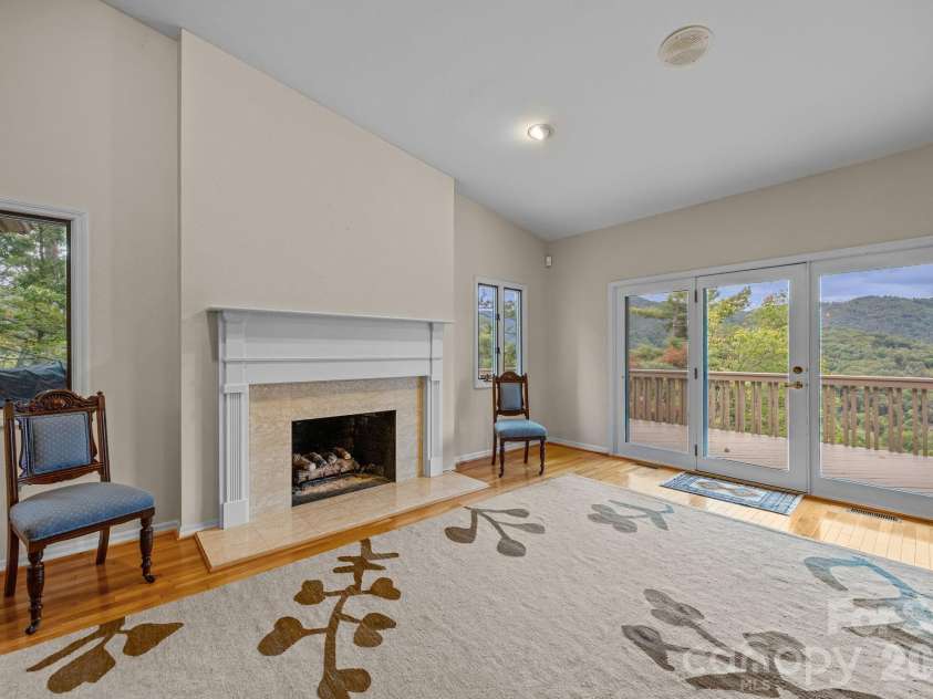 68 Stony Ridge, Asheville, NC 28804.  MLS# CAR4367321, YatesRealty ID 23646. Nice fireplace for you.