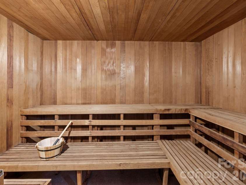 68 Stony Ridge, Asheville, NC 28804.  MLS# CAR4367321, YatesRealty ID 23646. Sauna...