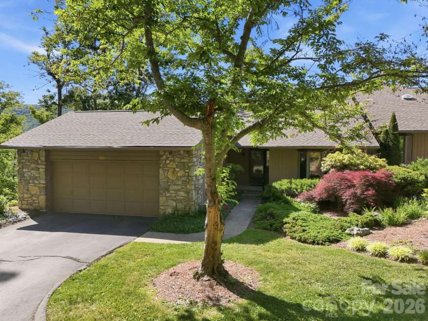 68 Stony Ridge, Asheville, NC 28804.  MLS# CAR4367321, YatesRealty ID 23646. Your private entry.