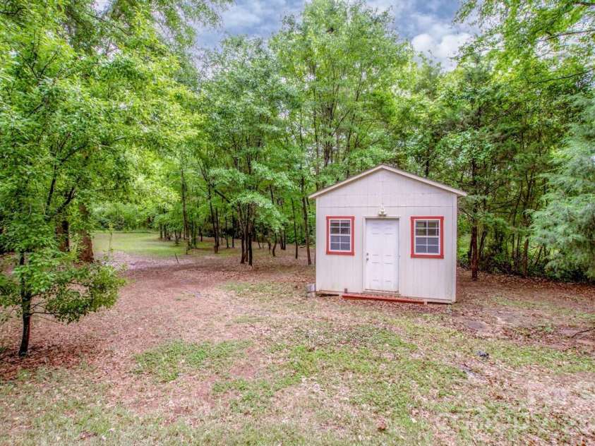 1204 Catawba Street, Belmont, NC 28012.  MLS# CAR4376035, YatesRealty ID 23647. 