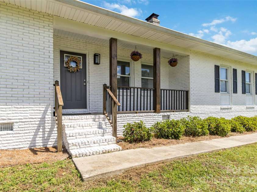 4855 Saluda Road, Rock Hill, SC 29730.  MLS# CAR4255315, YatesRealty ID 23647. 